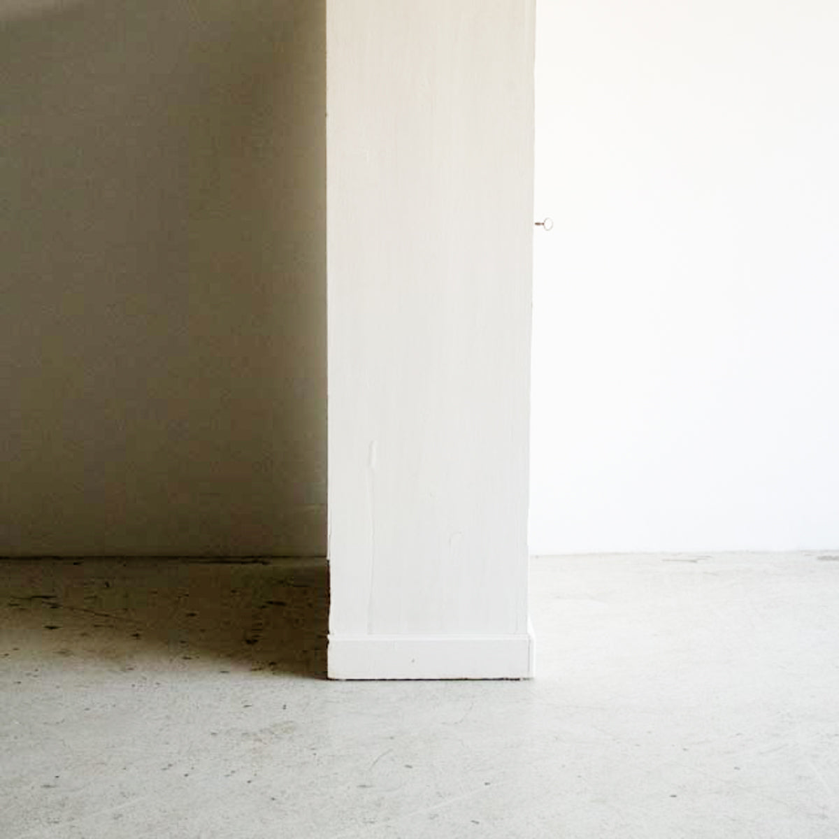 Armoire parisienne peinte