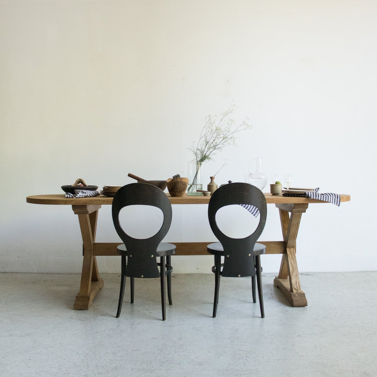 Table à tréteaux ovale en bois récupéré