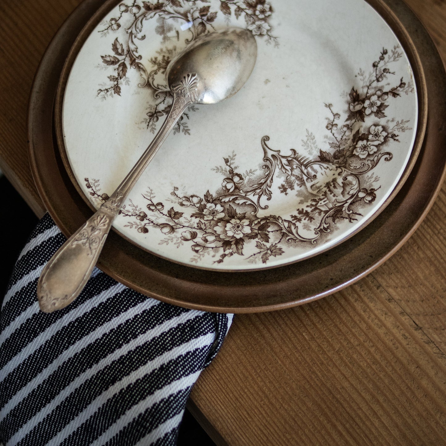Table à tréteaux ovale en bois récupéré