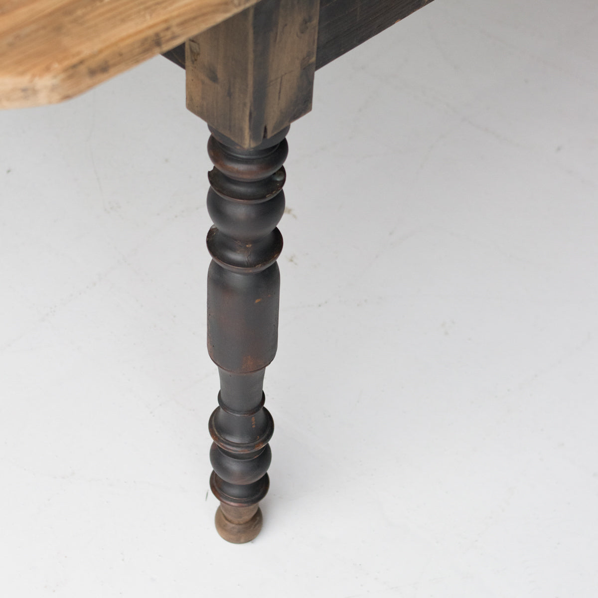 Grande table à manger antique
