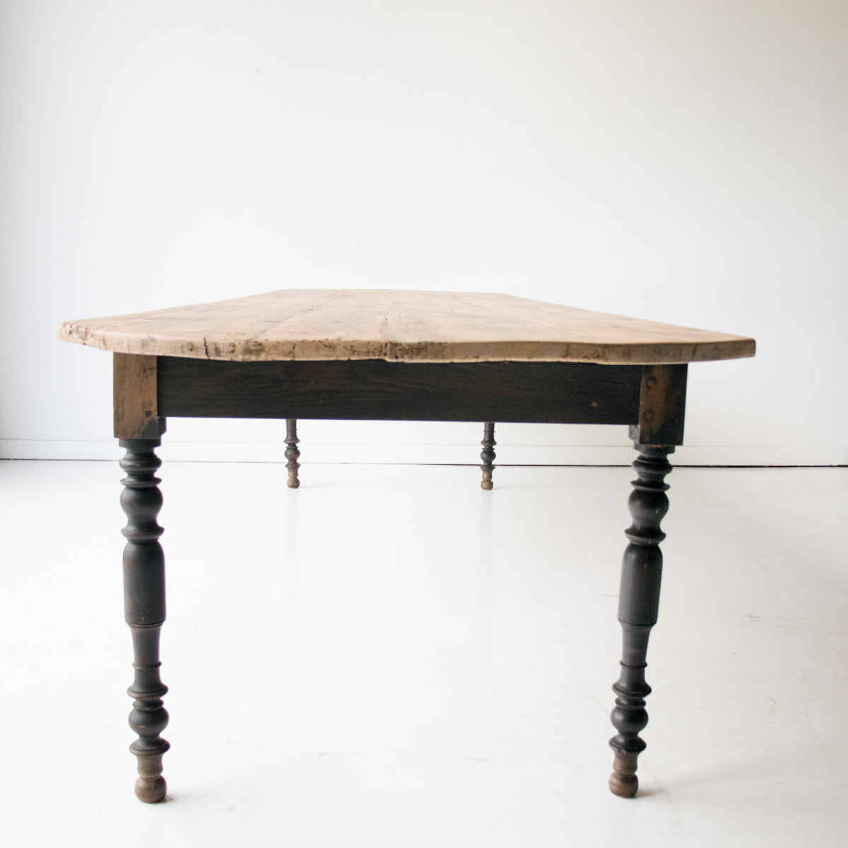 Grande table à manger antique