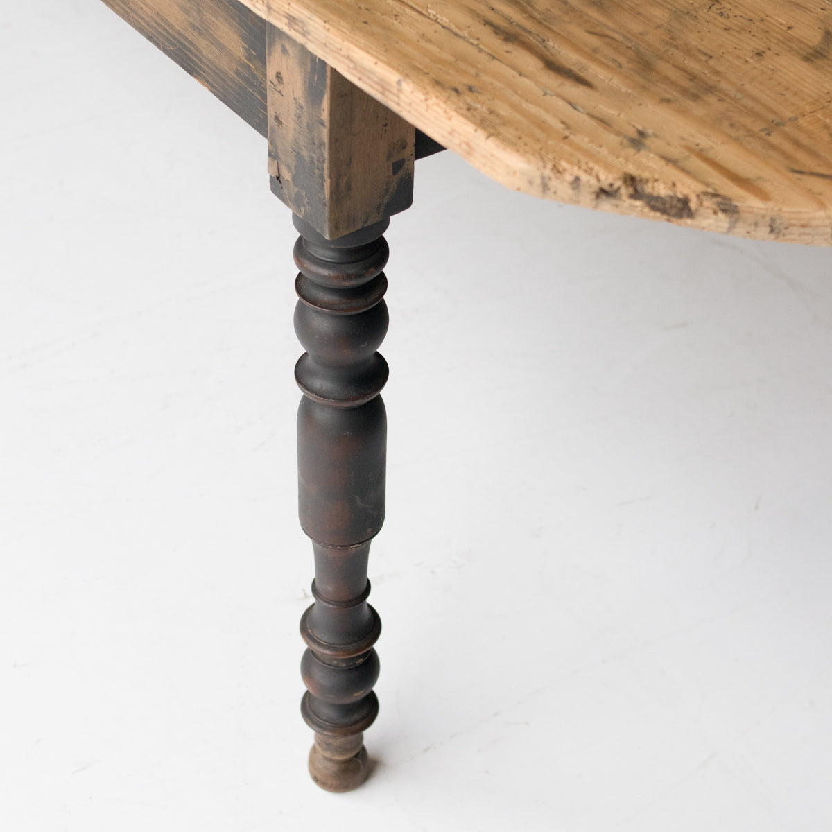 Grande table à manger antique