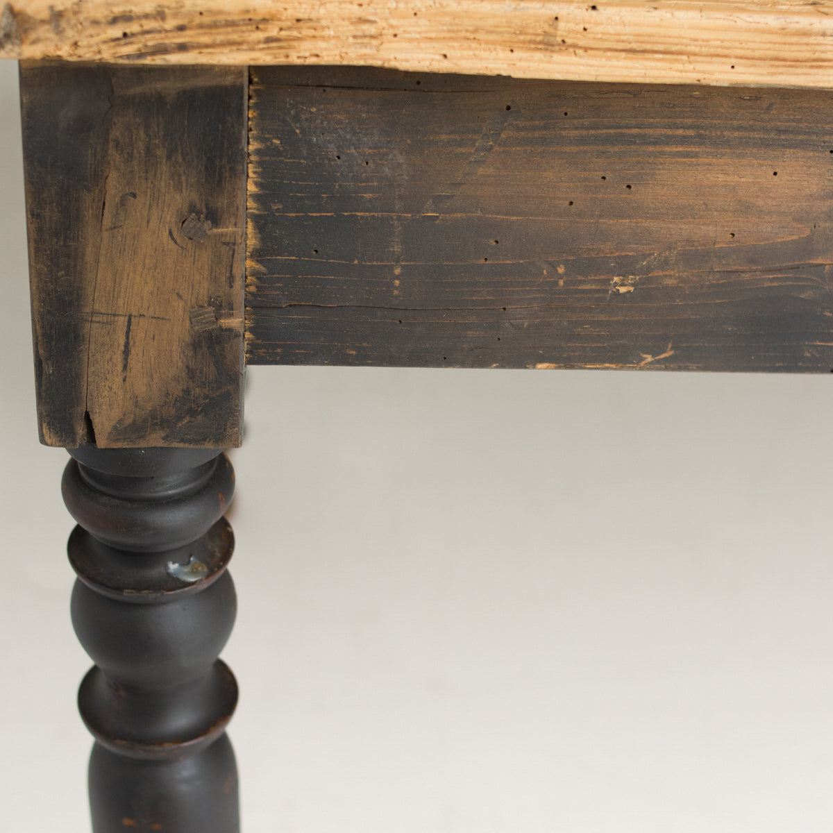 Grande table à manger antique