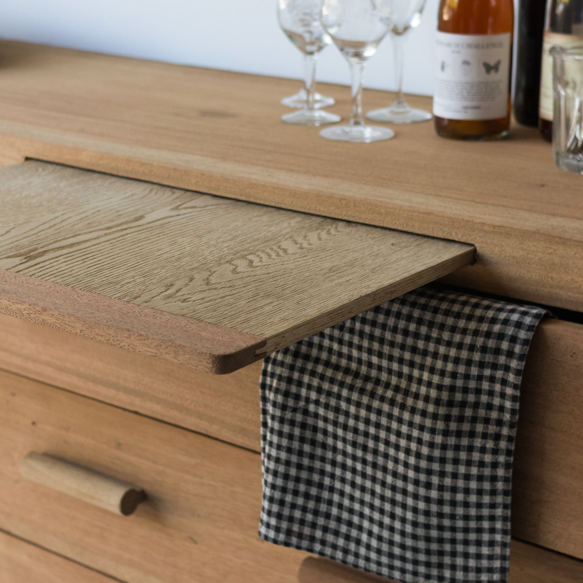 Commode du milieu du siècle avec planches à pain