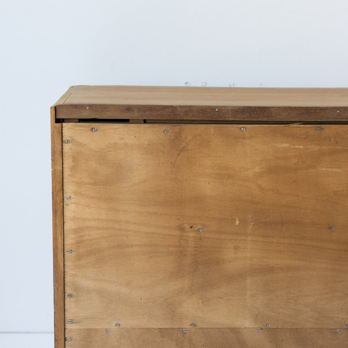 Commode du milieu du siècle avec planches à pain