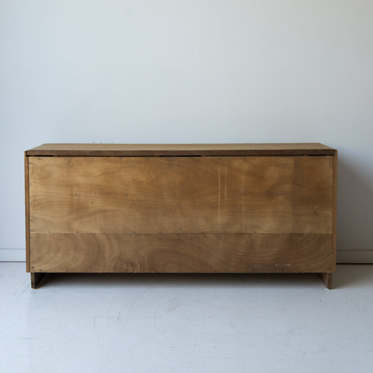 Commode du milieu du siècle avec planches à pain