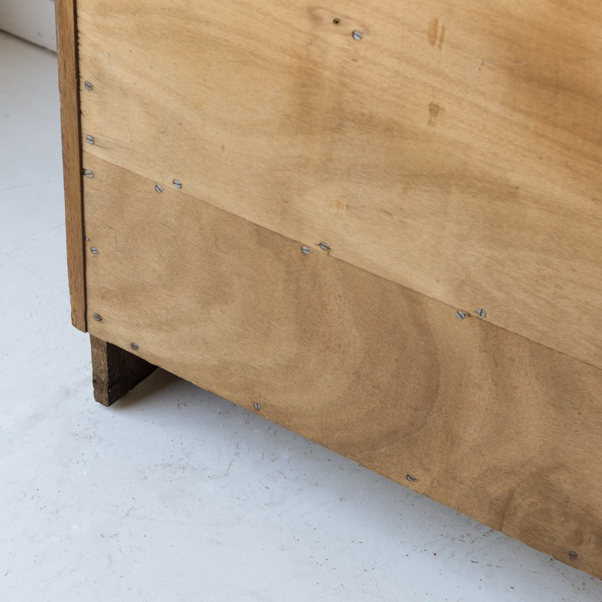 Commode du milieu du siècle avec planches à pain