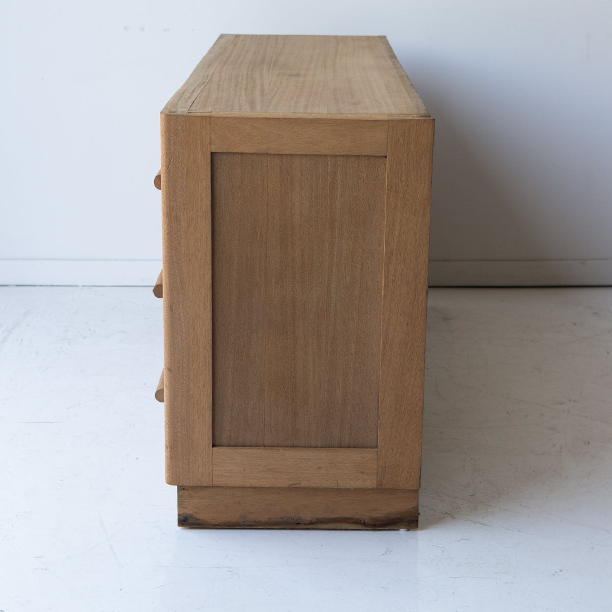 Commode du milieu du siècle avec planches à pain