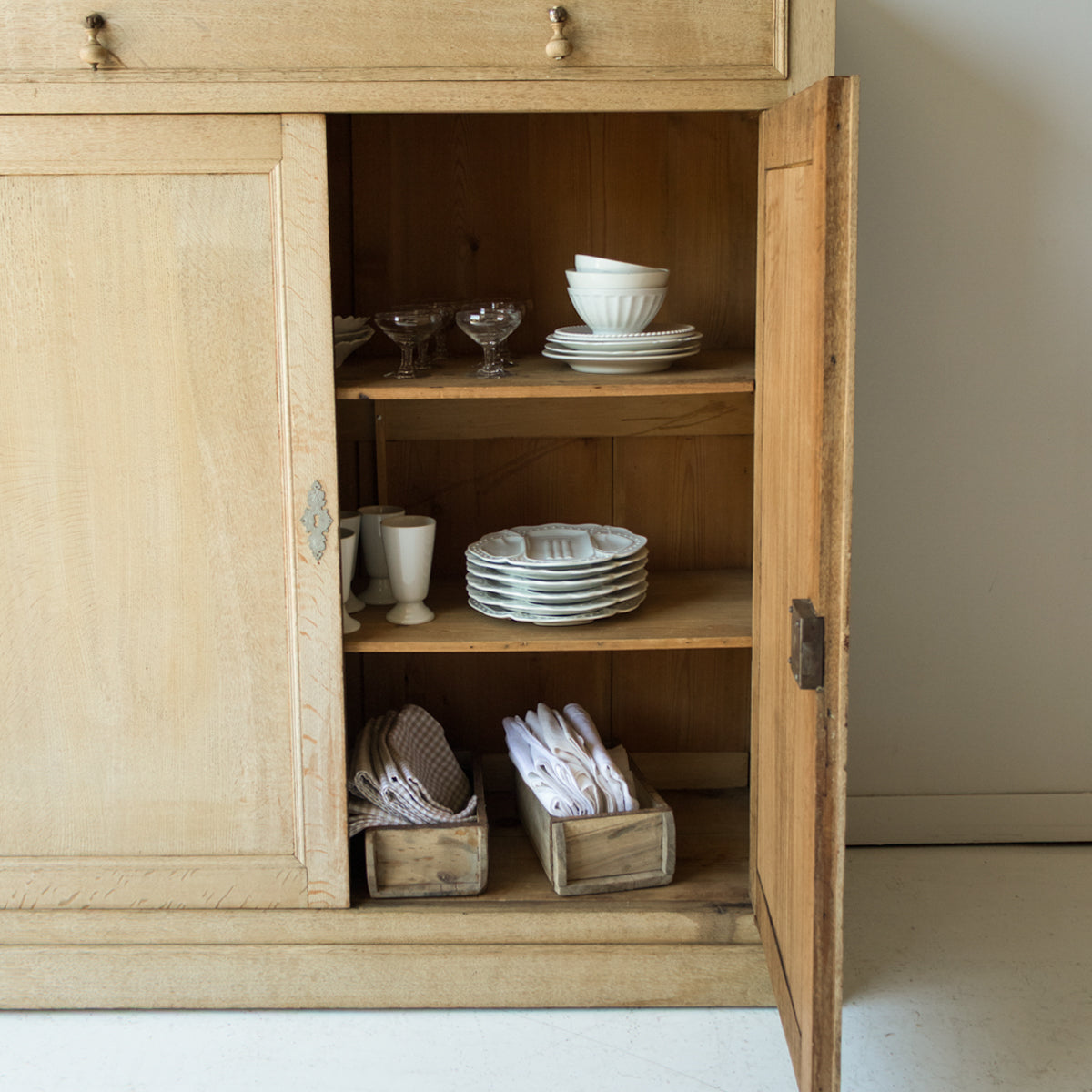 Commode parisienne en chêne