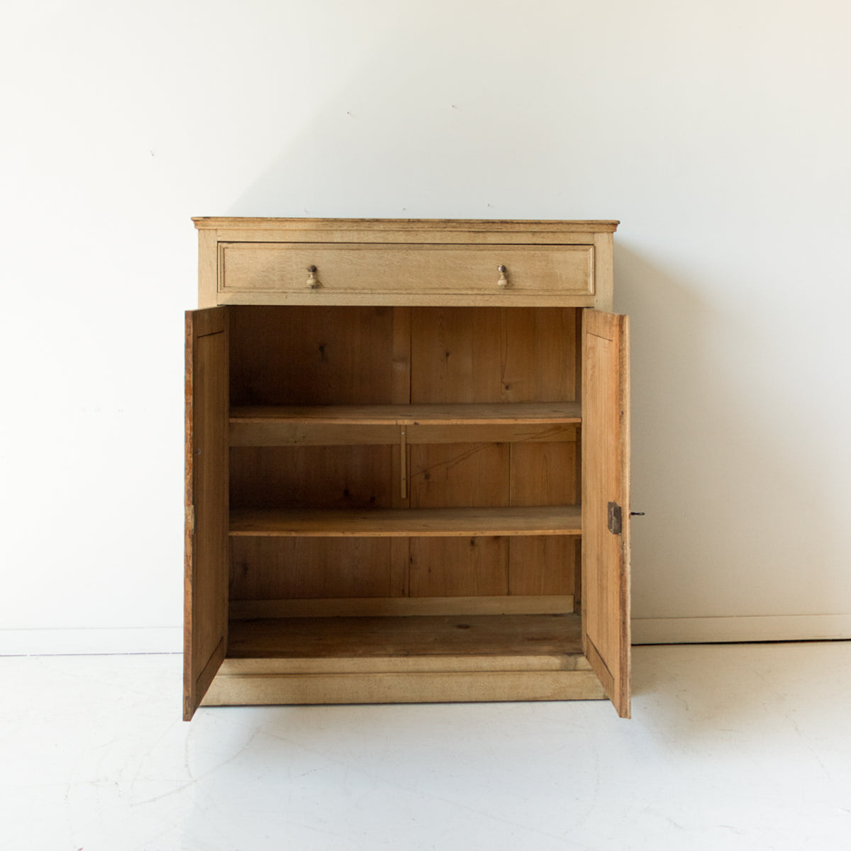 Commode parisienne en chêne