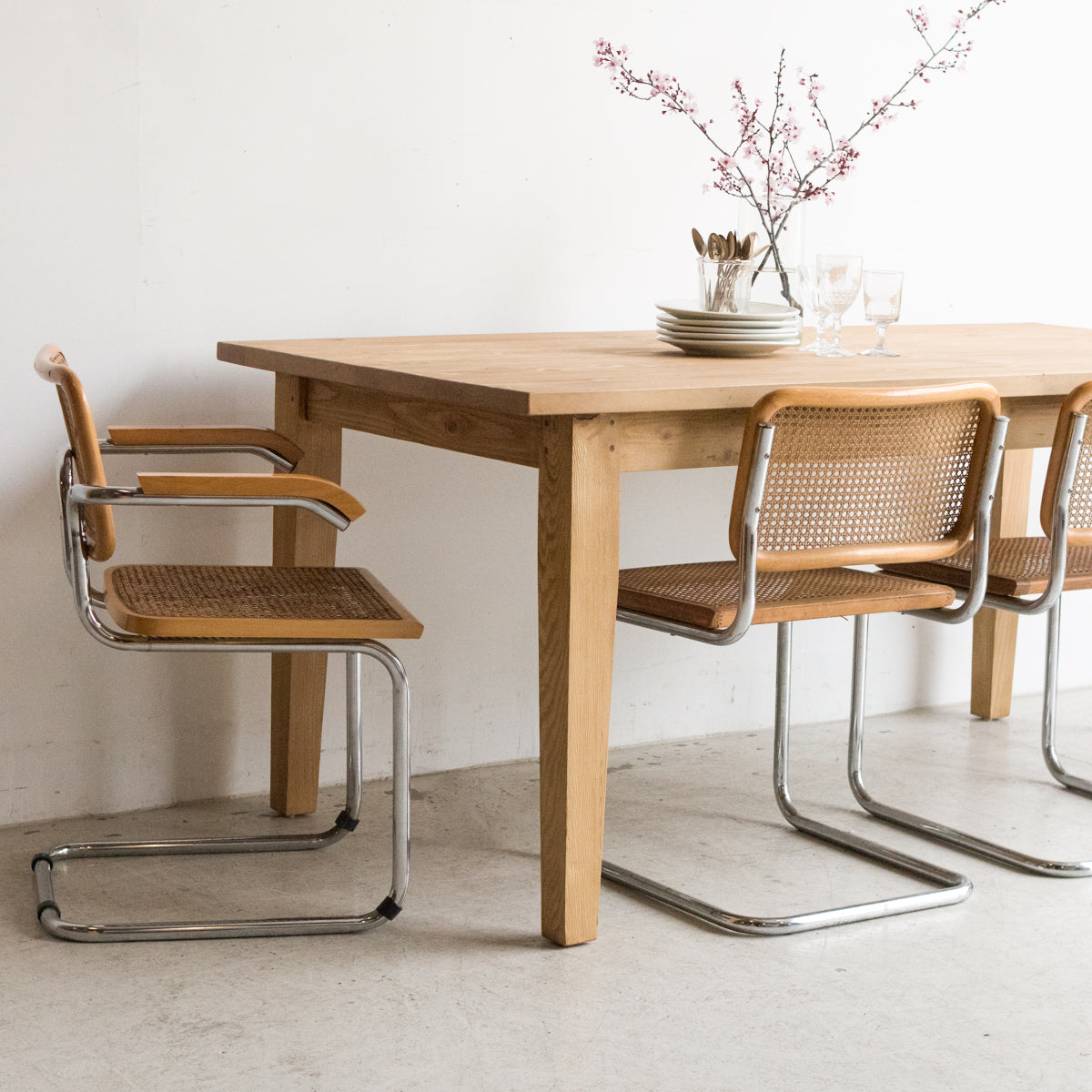 Table de ferme en bois récupéré inspirée du style Shaker