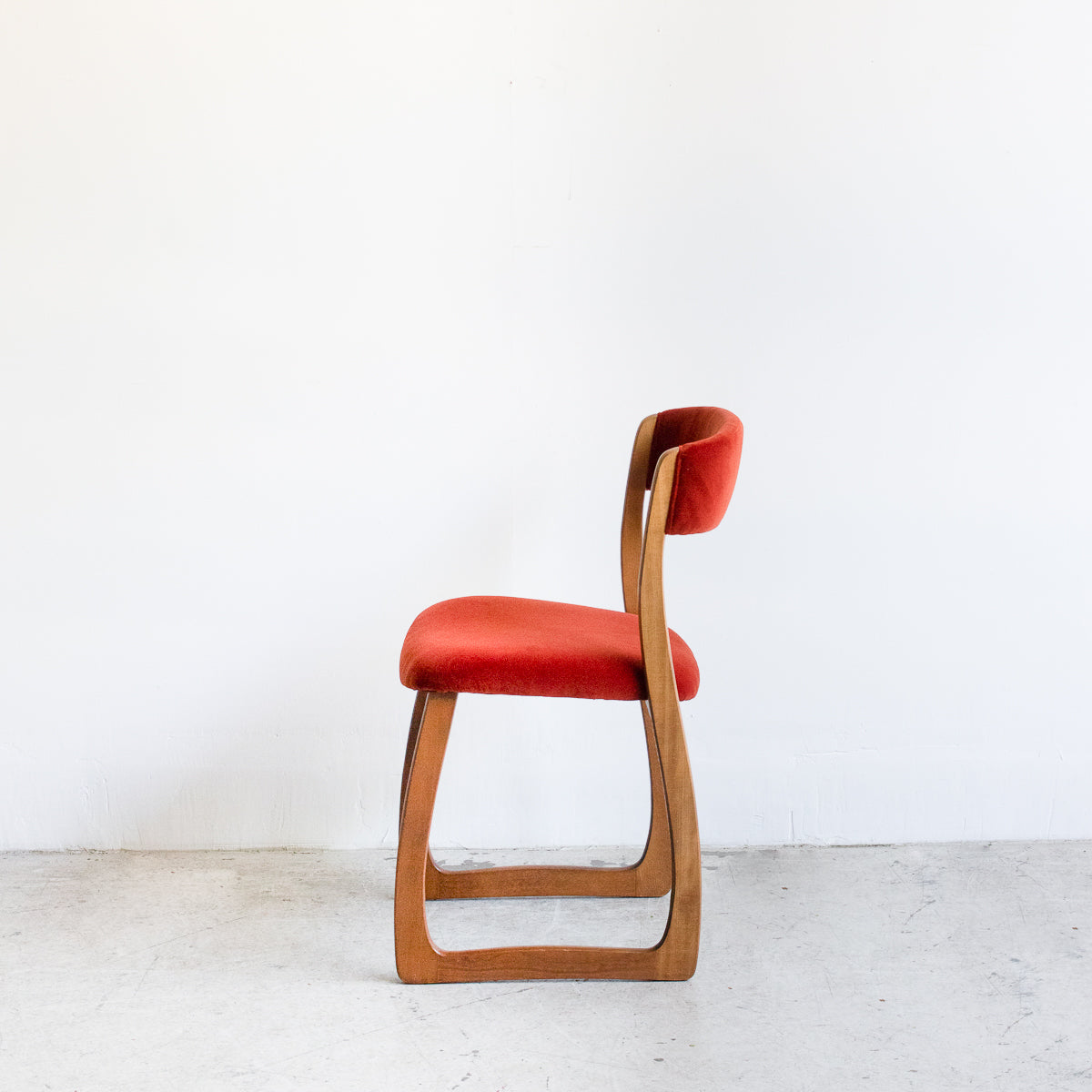 Chaise de salle à manger en velours du milieu du siècle