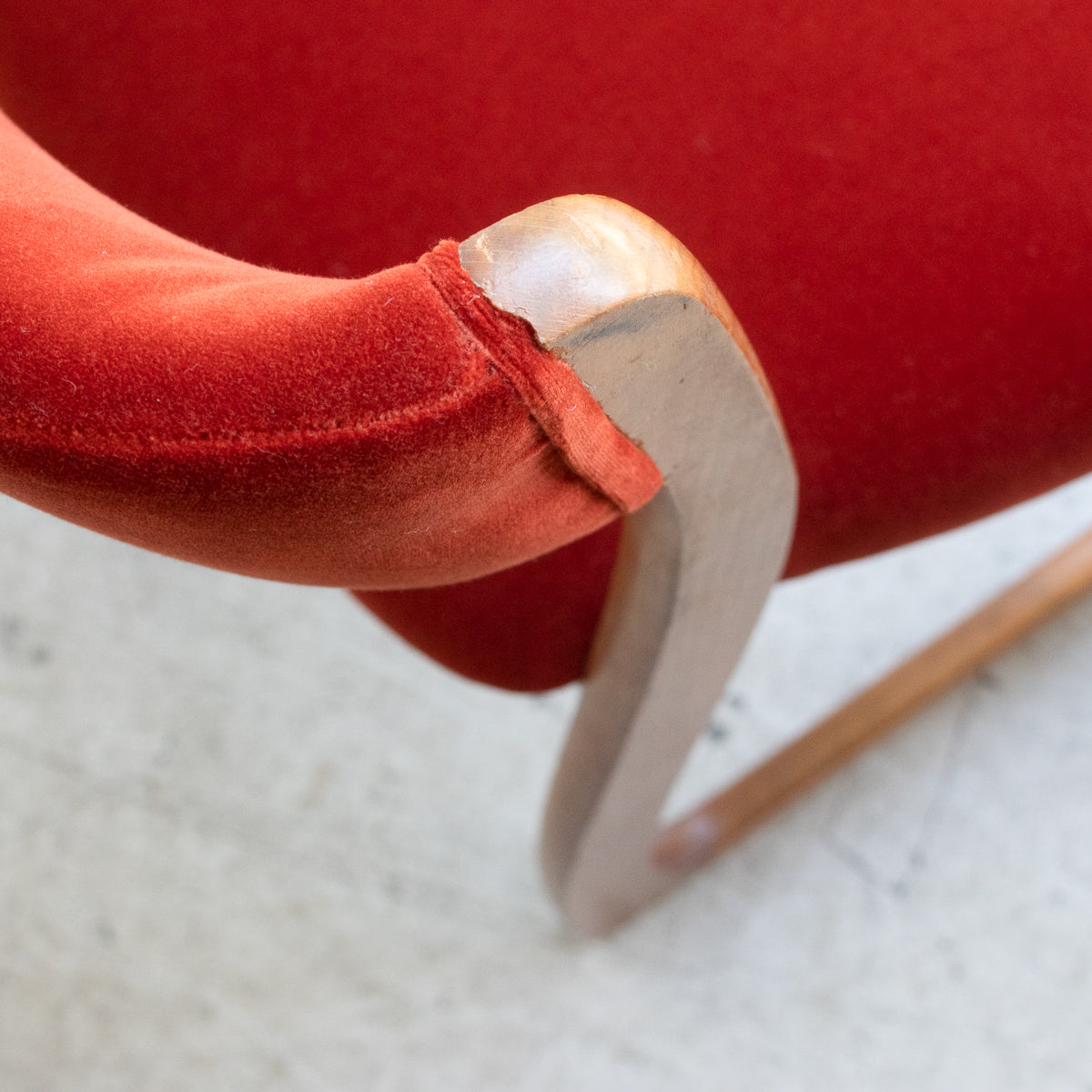 Chaise de salle à manger en velours du milieu du siècle