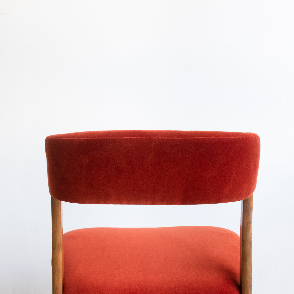 Chaise de salle à manger en velours du milieu du siècle
