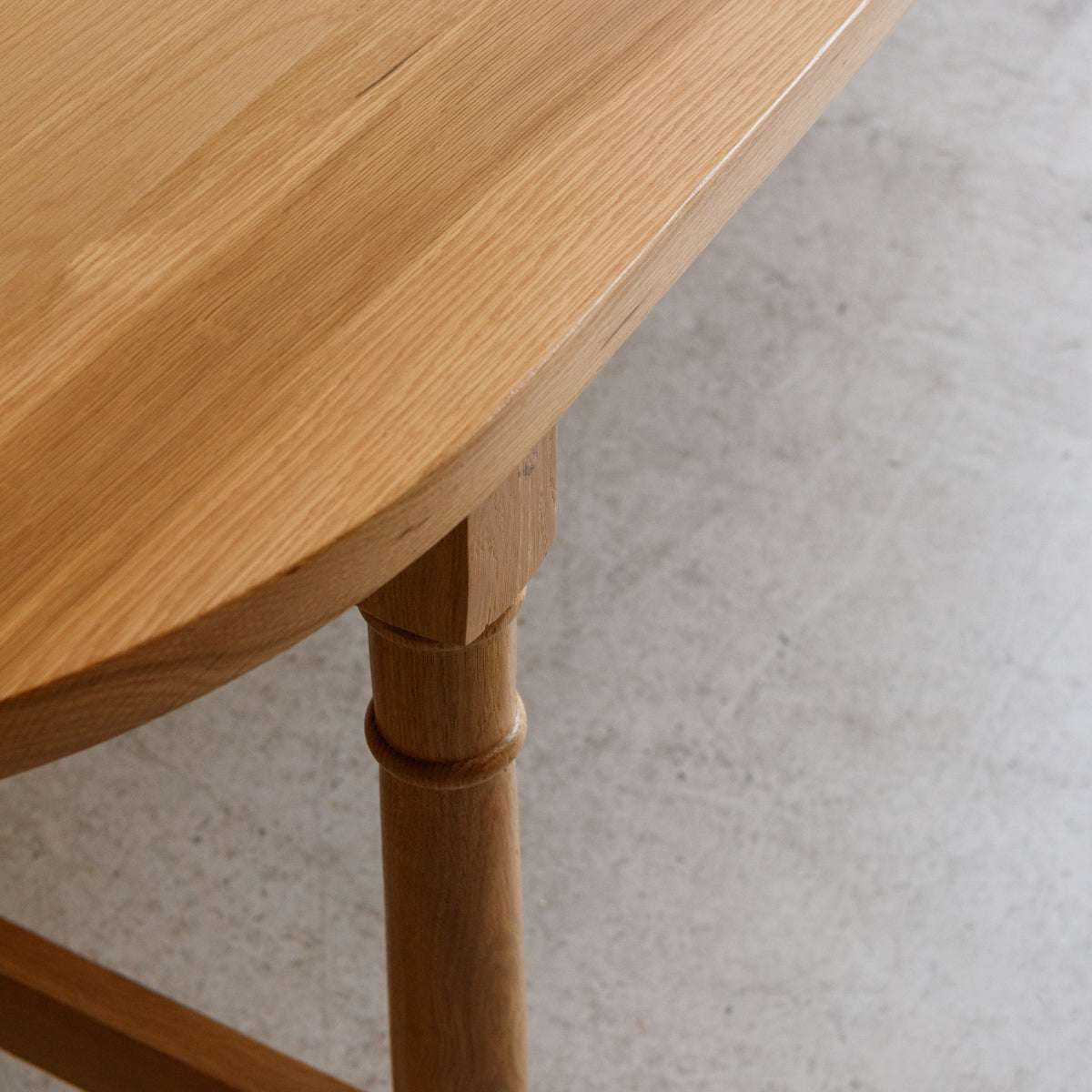 Table de ferme ovale en chêne
