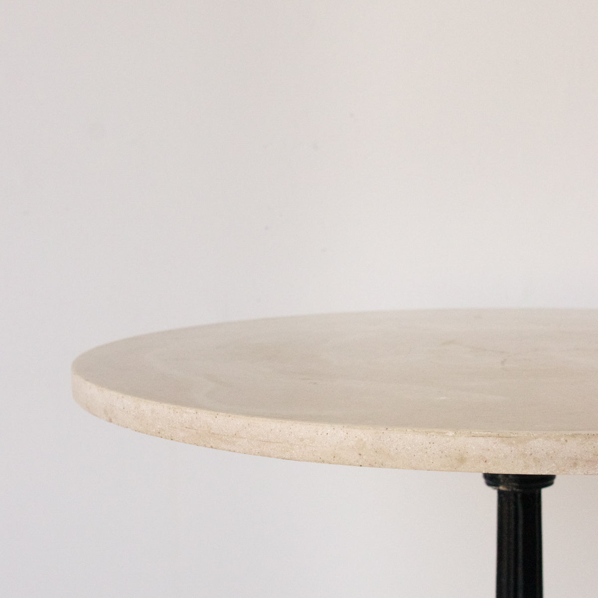 Table sur pied en marbre