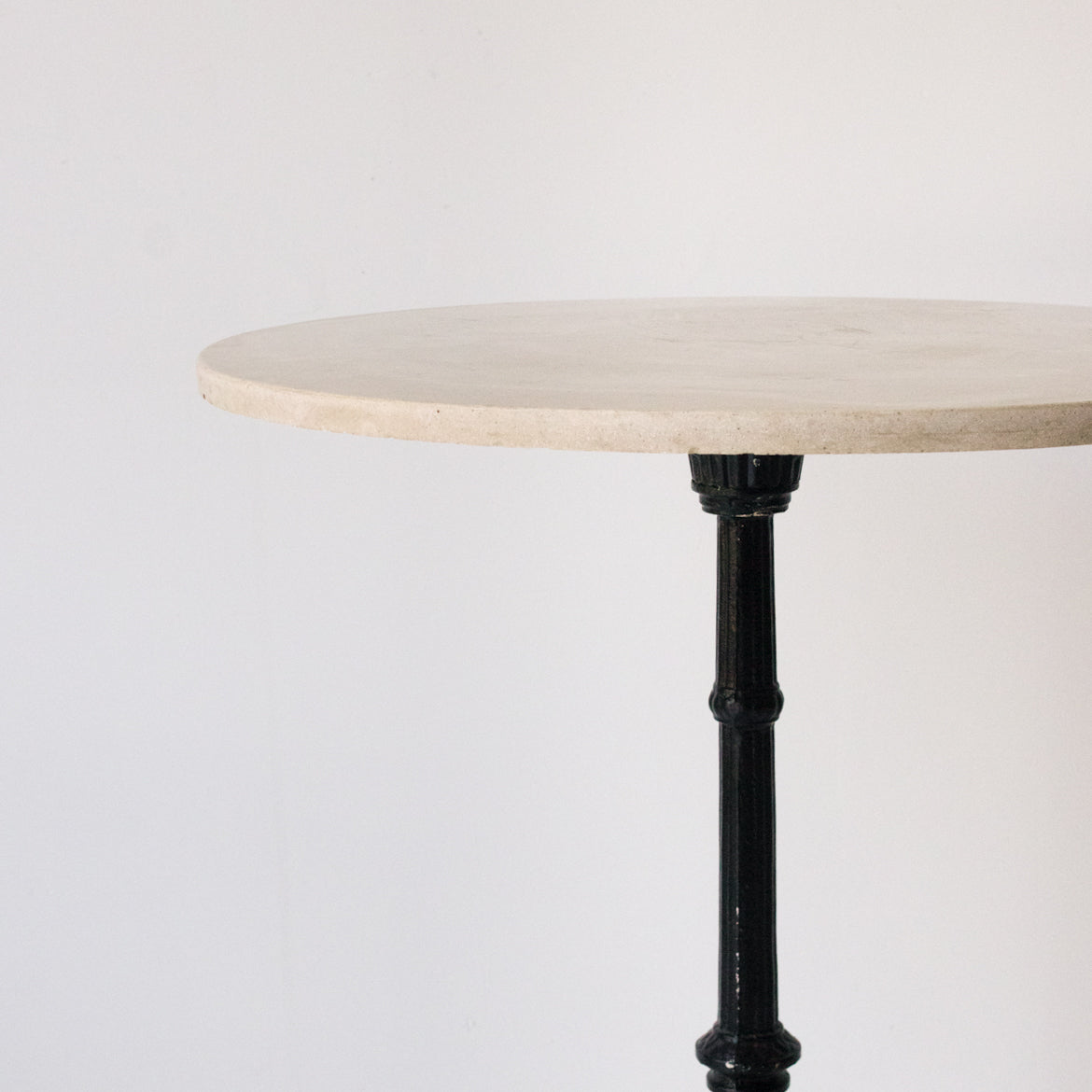 Table sur pied en marbre