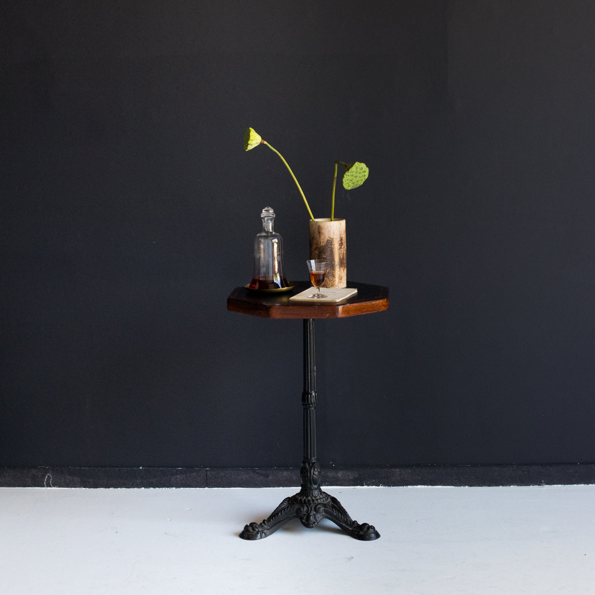 Paire de petites tables de bistrot