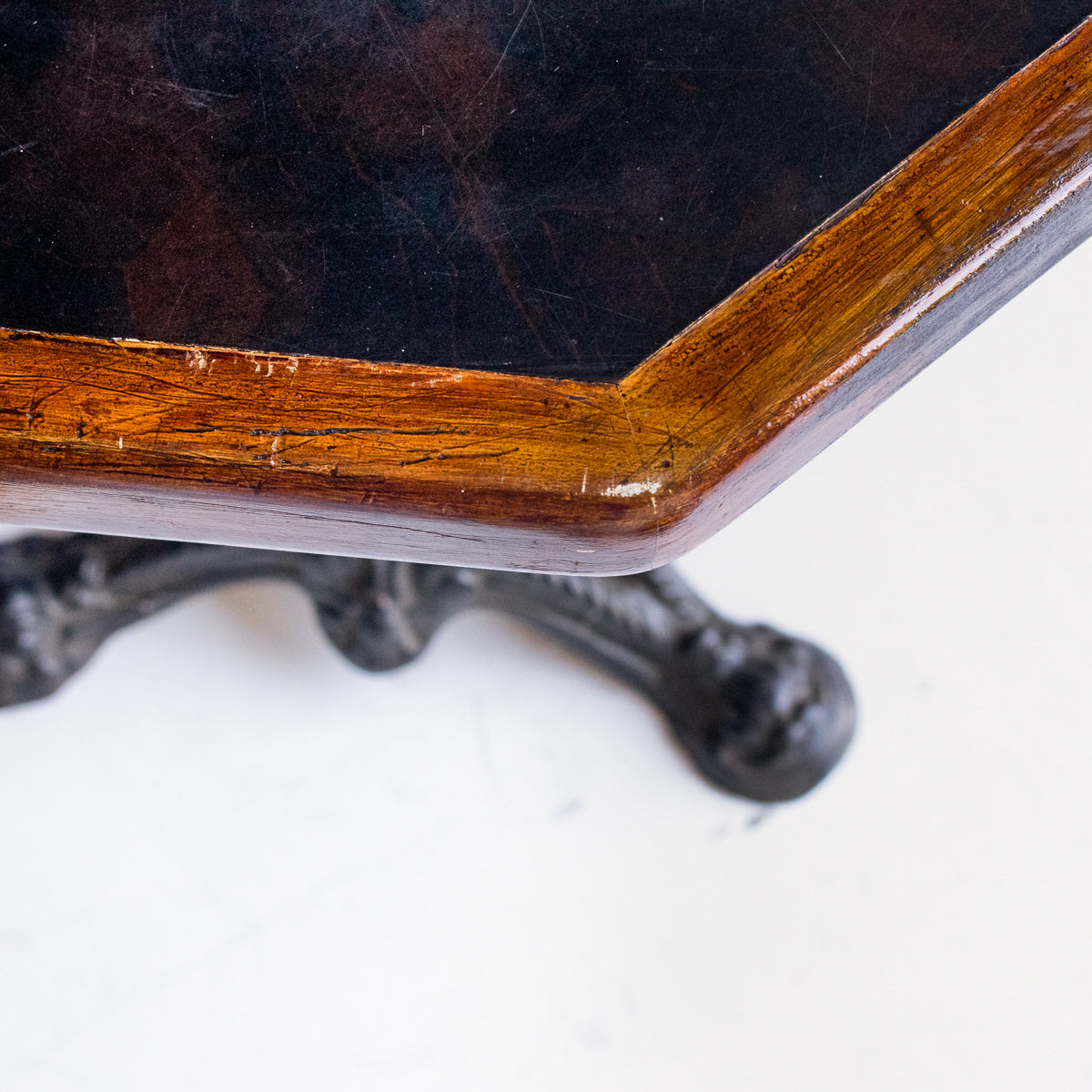 Paire de petites tables de bistrot