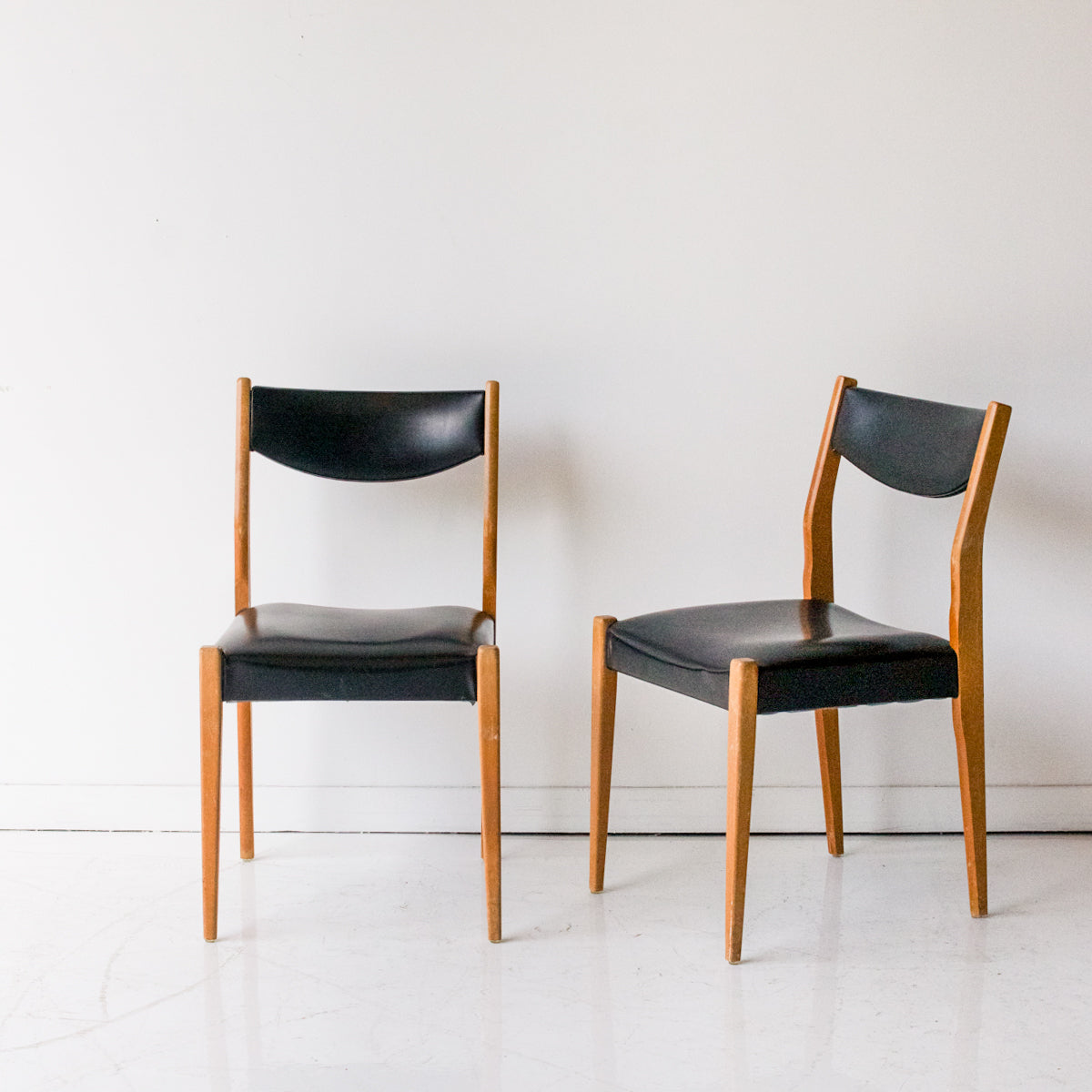 Paire de chaises de salle à manger scandinaves