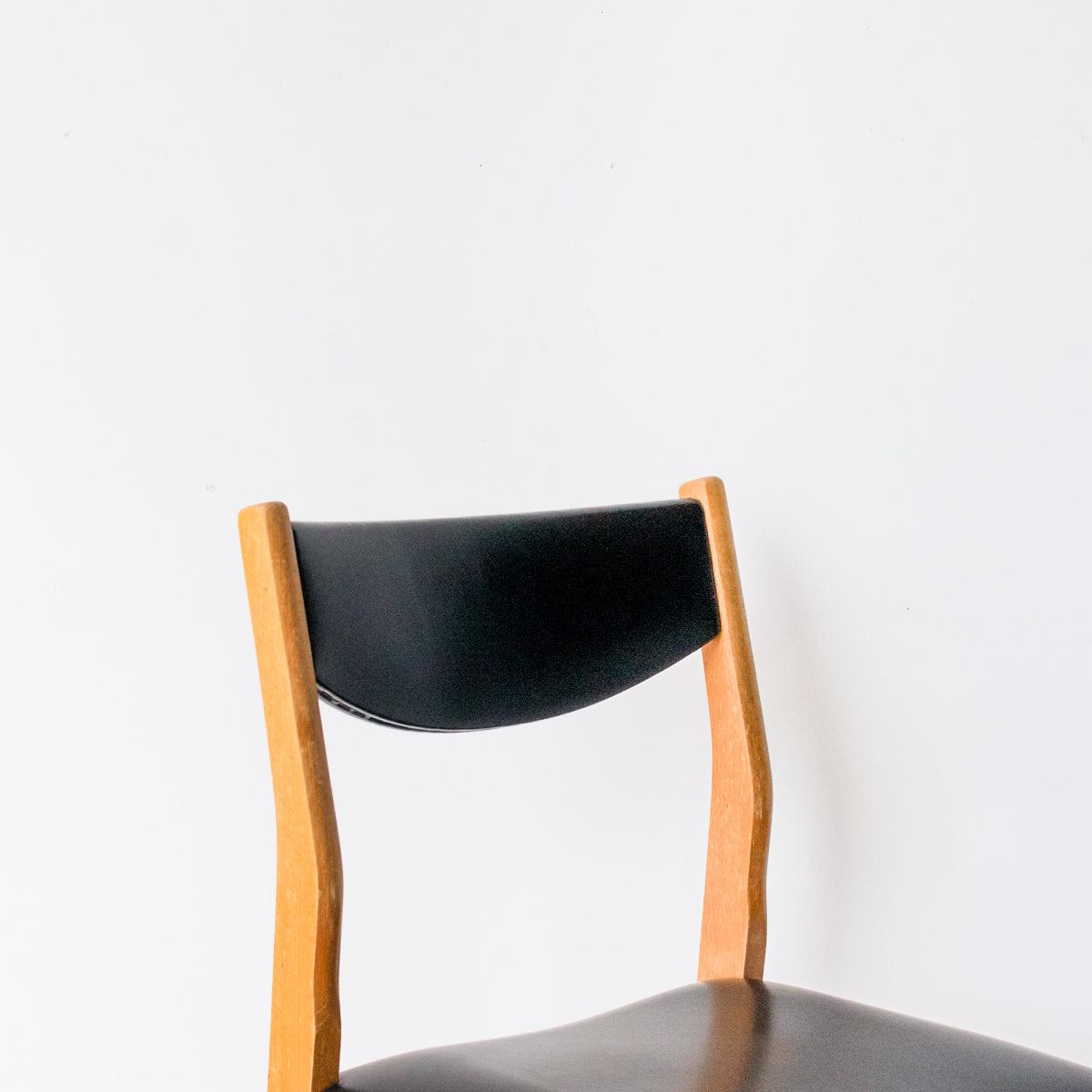 Paire de chaises de salle à manger scandinaves