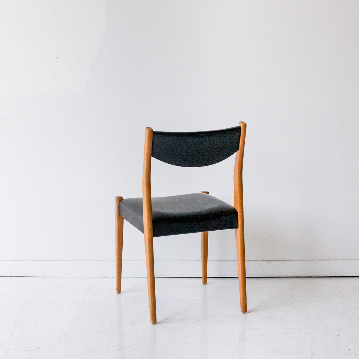 Paire de chaises de salle à manger scandinaves
