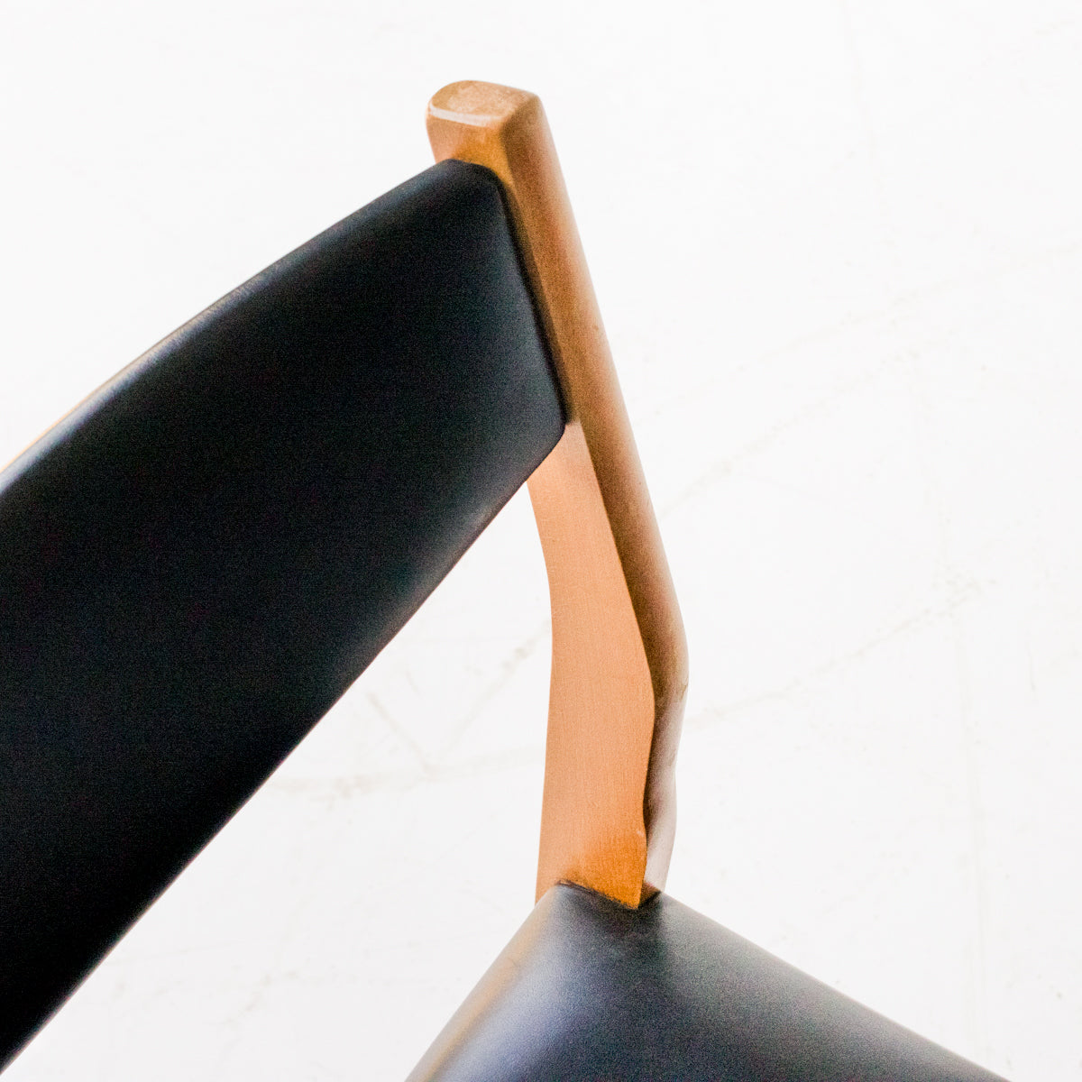 Paire de chaises de salle à manger scandinaves