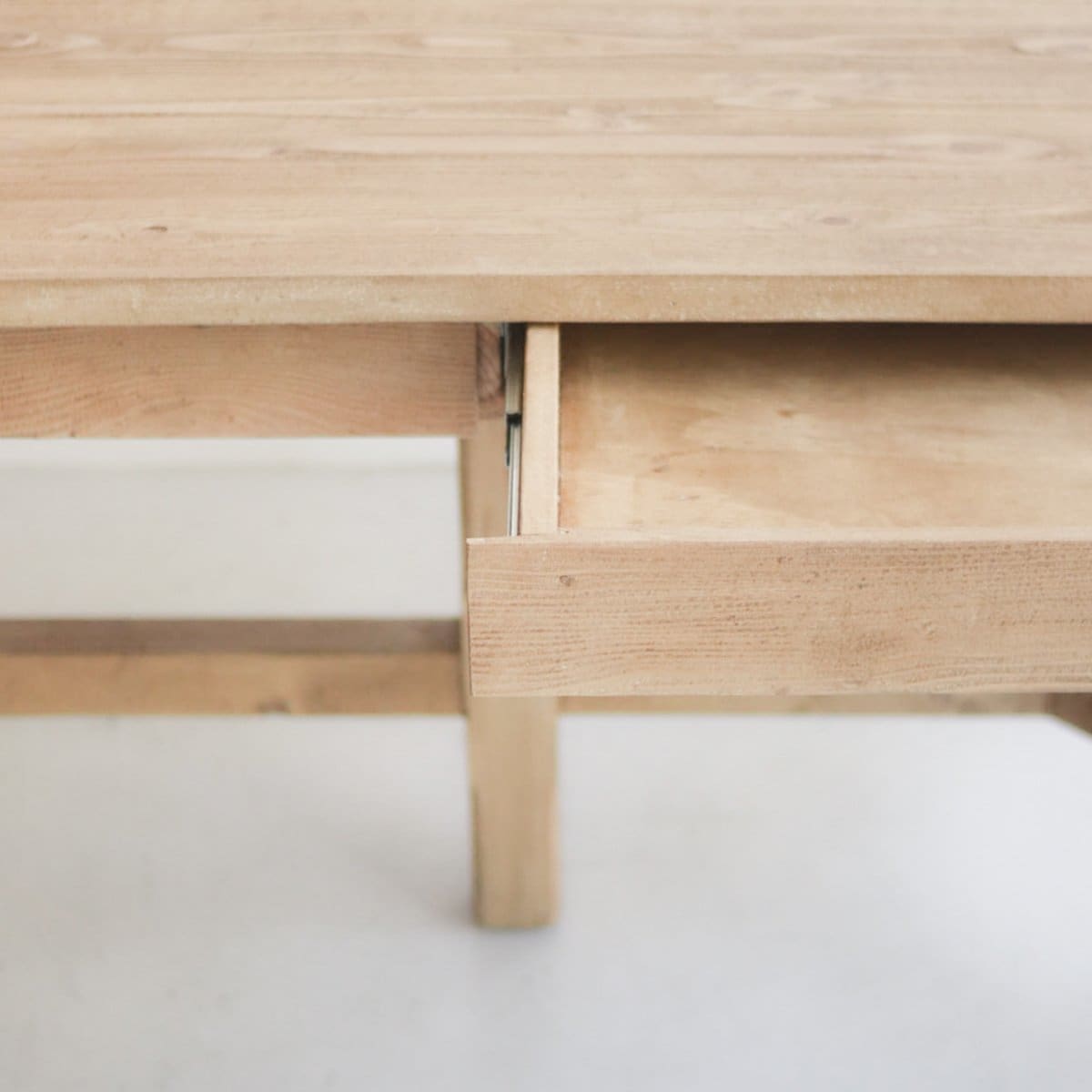 Table de travail en bois récupéré de style ferme