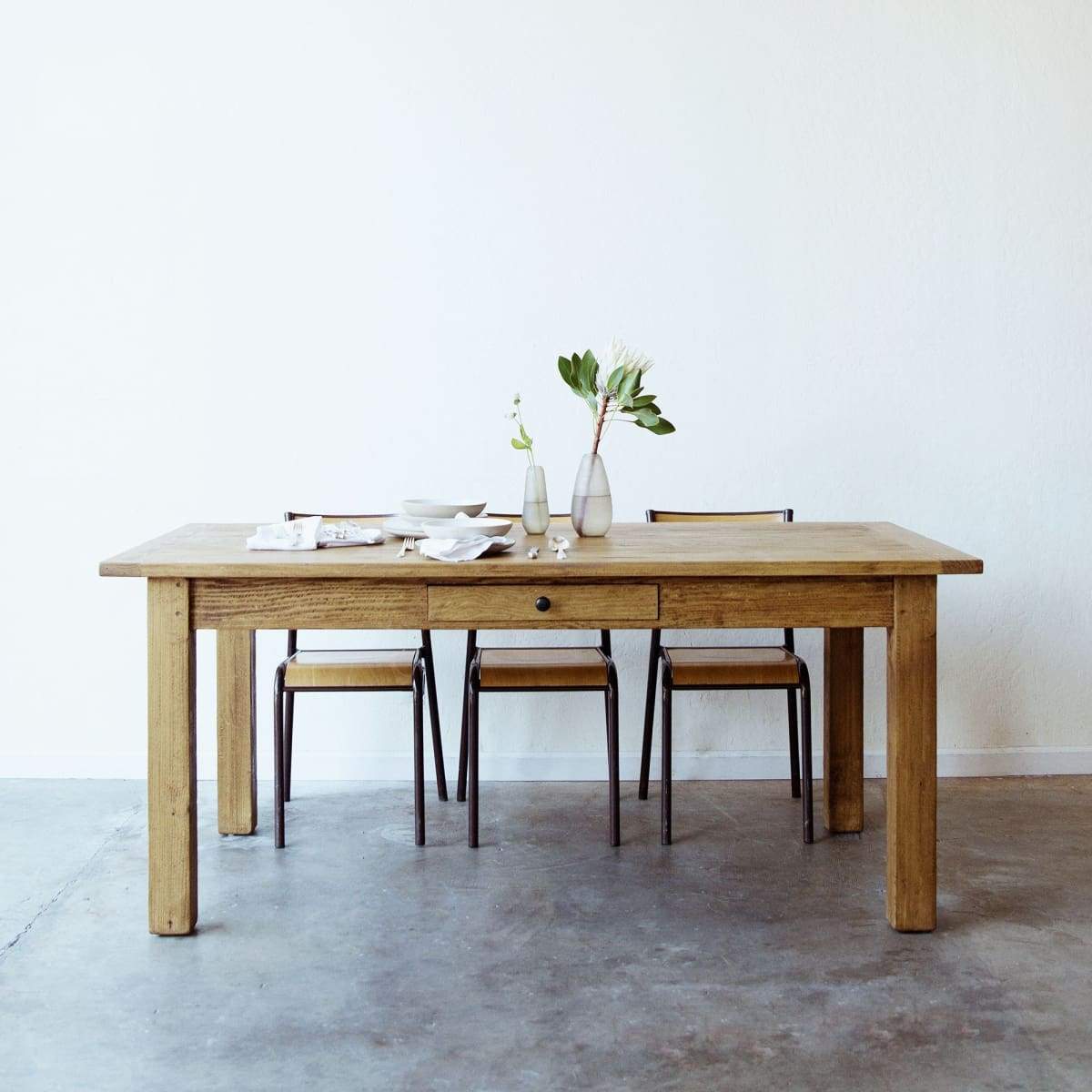 Table de ferme en bois récupéré d'inspiration française