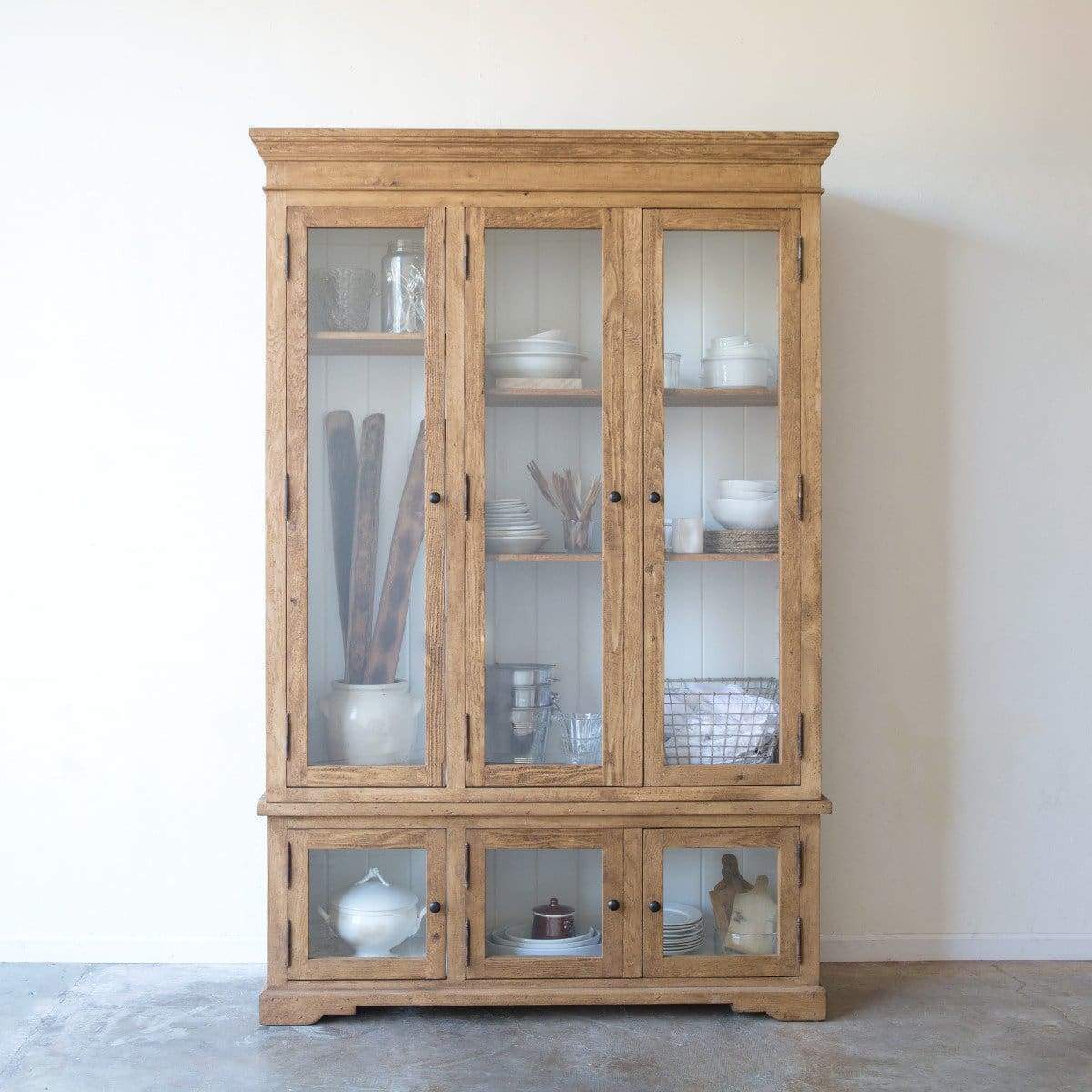 Armoire à porcelaine en bois récupéré
