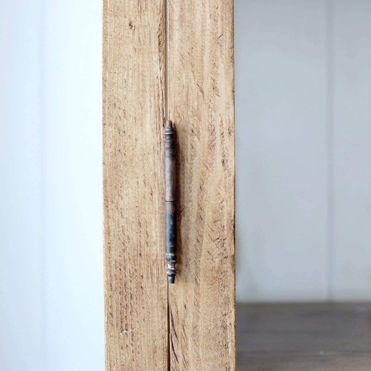Armoire à porcelaine en bois récupéré