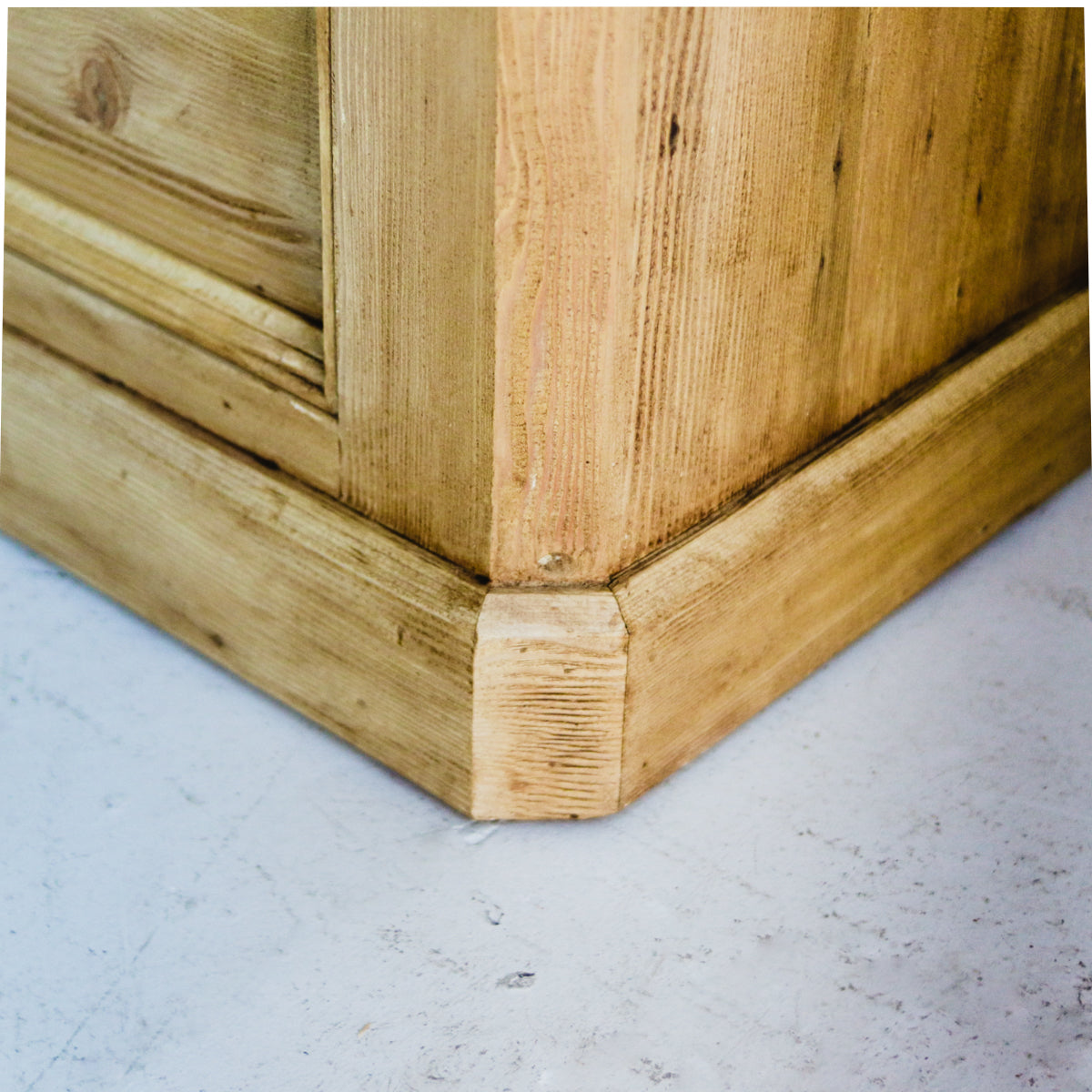 Commode en bois récupéré