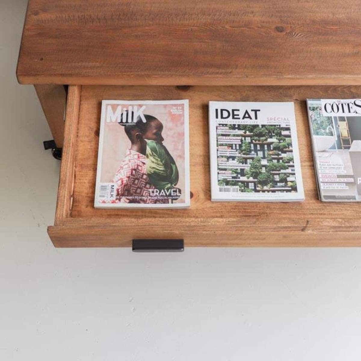 Table basse en bois recyclé avec coffre à cartes