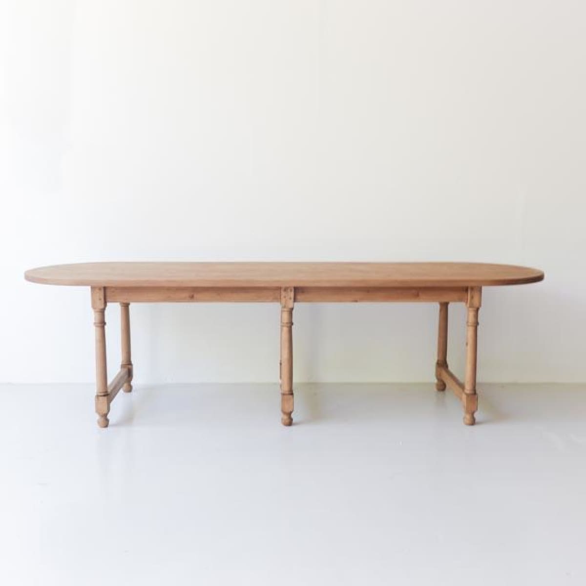 Table de ferme ovale en bois récupéré