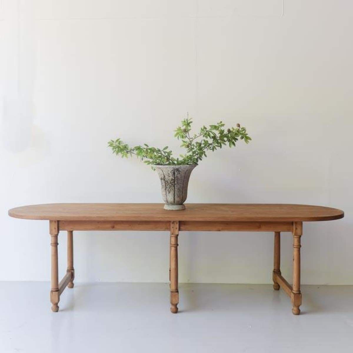 Table de ferme ovale en bois récupéré