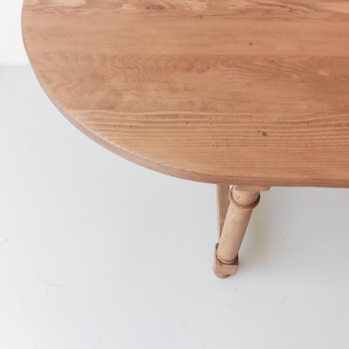 Table de ferme ovale en bois récupéré