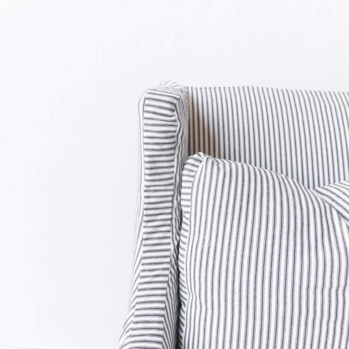 Chaise à oreilles moderne recouverte d'un revêtement