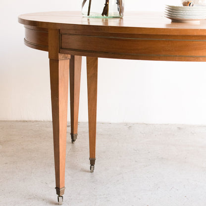 Table Louis XVI avec accents en laiton