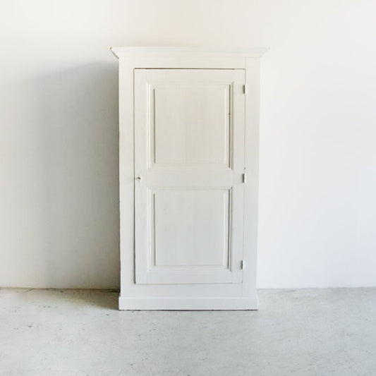 Armoire parisienne peinte
