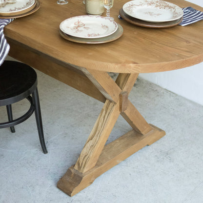 Table à tréteaux ovale en bois récupéré