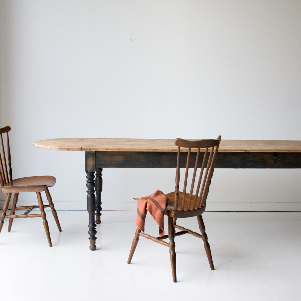 Grande table à manger antique
