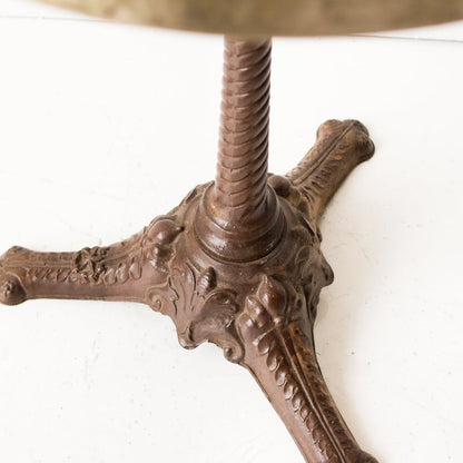 Table de bistrot parisienne antique