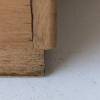 Commode du milieu du siècle avec planches à pain