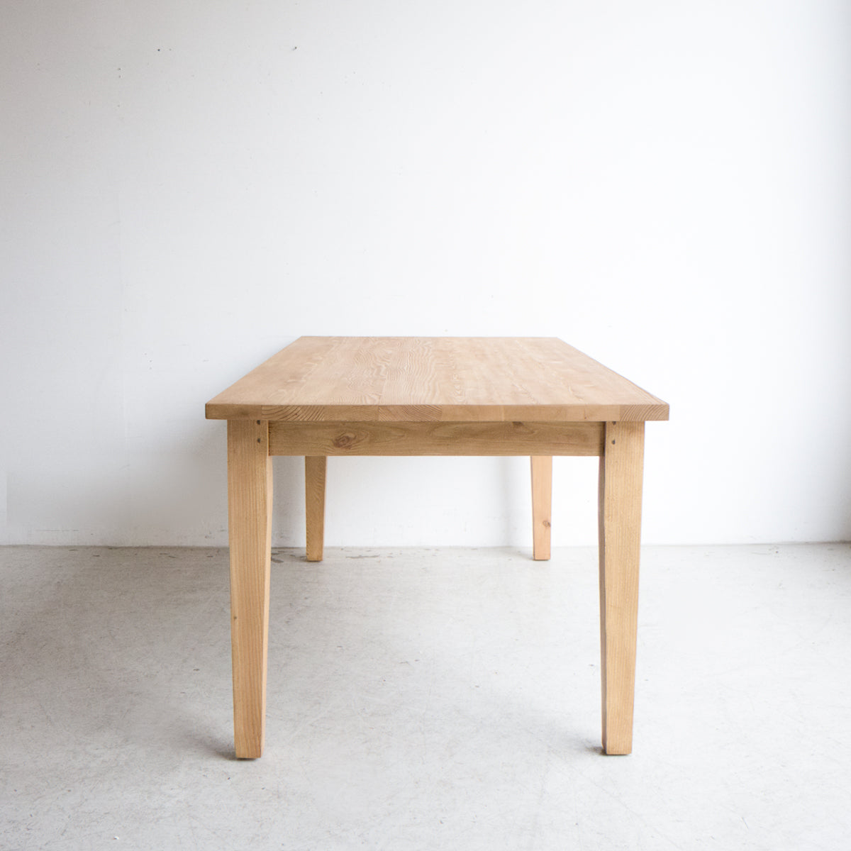Table de ferme en bois récupéré inspirée du style Shaker