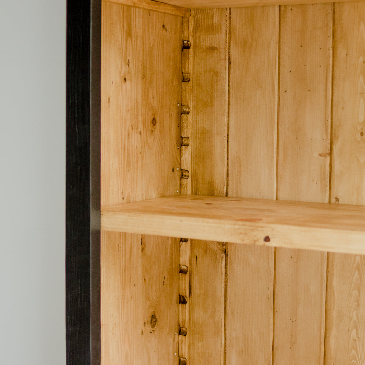 Bibliothèque en bois récupéré Robin
