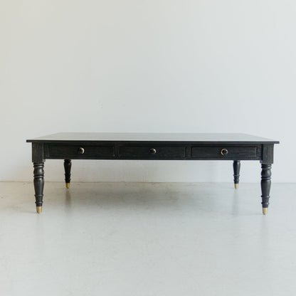 Table basse en bois récupéré avec pieds tournés