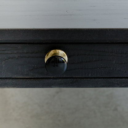 Table basse en bois récupéré avec pieds tournés