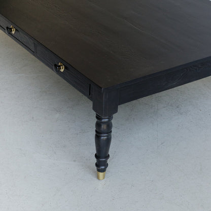 Table basse en bois récupéré avec pieds tournés