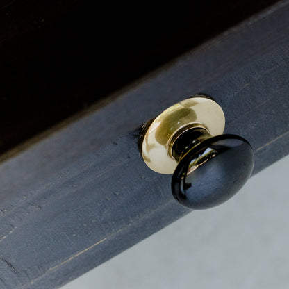 Table basse en bois récupéré avec pieds tournés