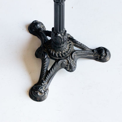 Paire de petites tables de bistrot